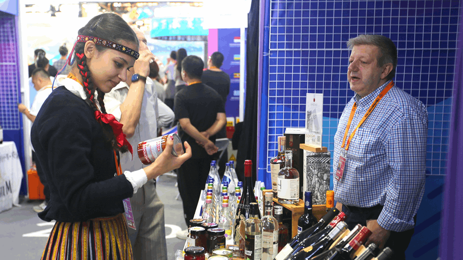People visit the 2025 China International Fair for Trade in Services in Beijing, China, September 10, 2025. /VCG